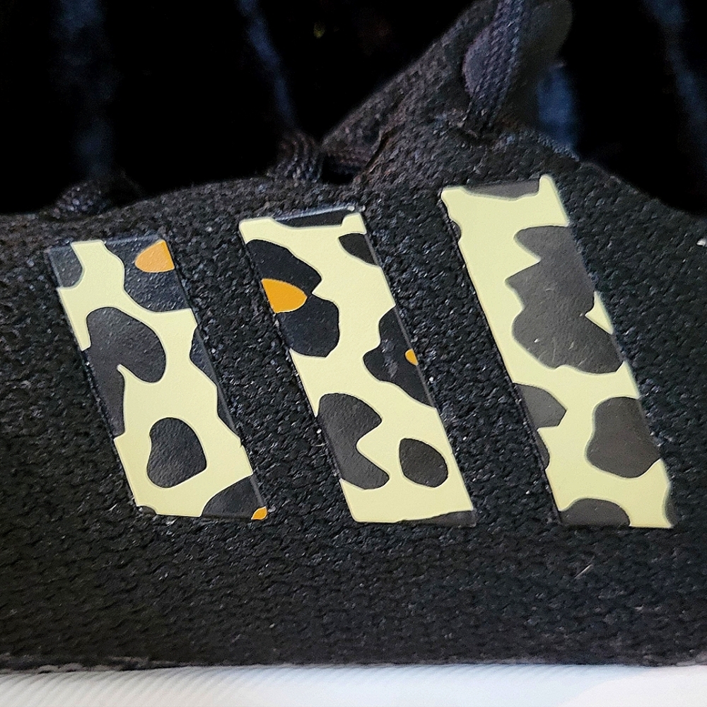 👟 Adidas Kids Black Leopard Print Sneakers  Size 5 Youth 🖤✨ Excellent Cond - Picture 9 of 16
